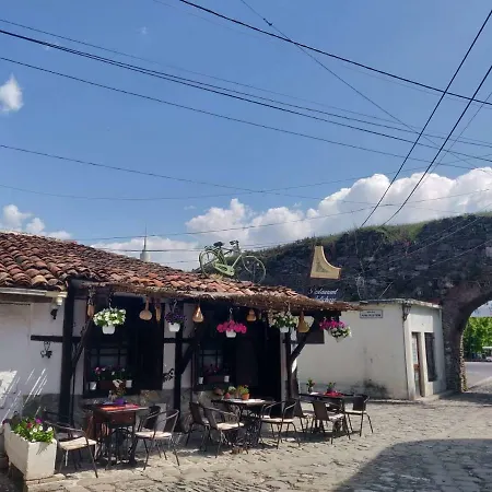 Private Historic Center Apartment Elbasan